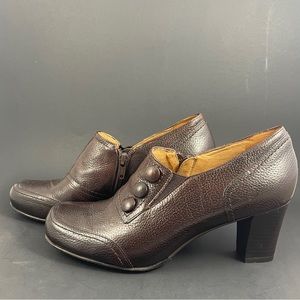 Nurture bootie 7.5 brown leather, 3 button, zip up EUC